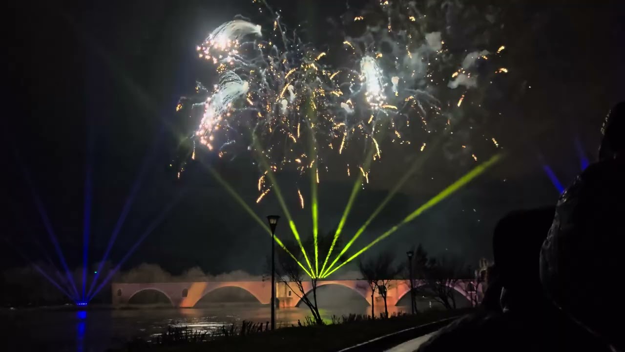 Spectacle son et lumi&egrave;re pyrotechnique au Pont d'Avignon ( 23 d&eacute;cembre 2025 )