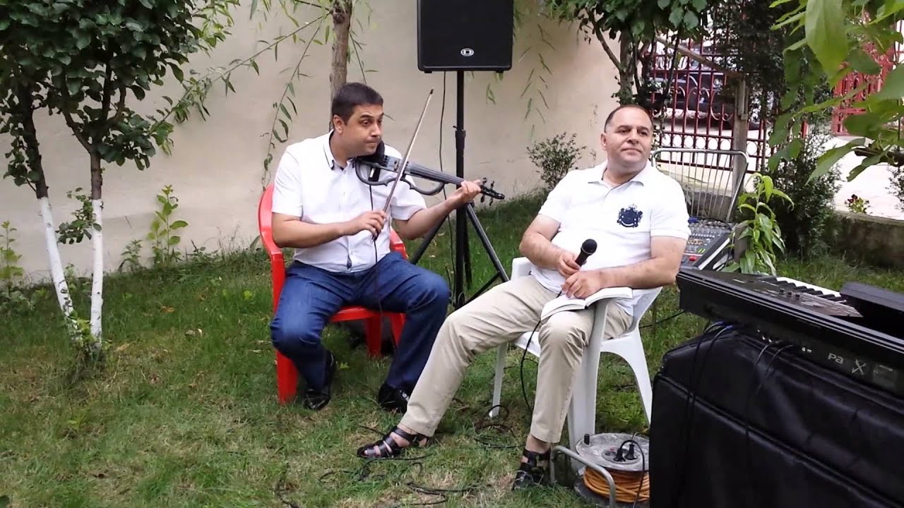 Romeo stan la tata la fântânele cu frații mei