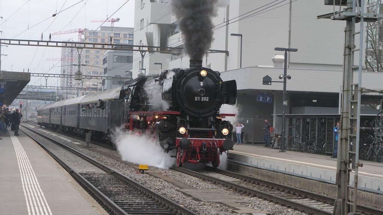 Dampflok 01 202 in Zürich Altstetten als Sonderfahrt