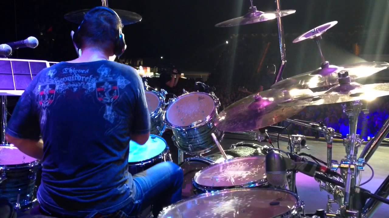 Jim Riley live with Rascal Flatts. 