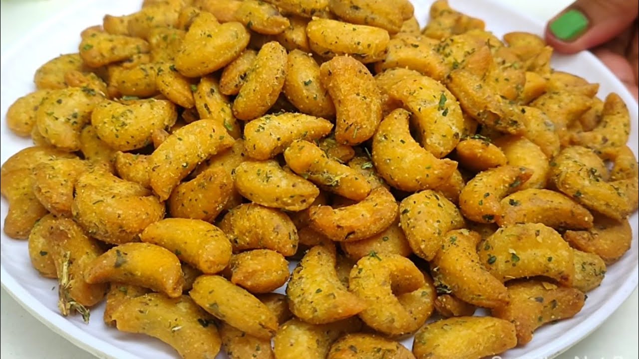 सूजी के खस्ता नमकपारे ऐसे बनाएंगे तो बाजार का खाना भूल जाएंगे | Suji Namakpare Recipe