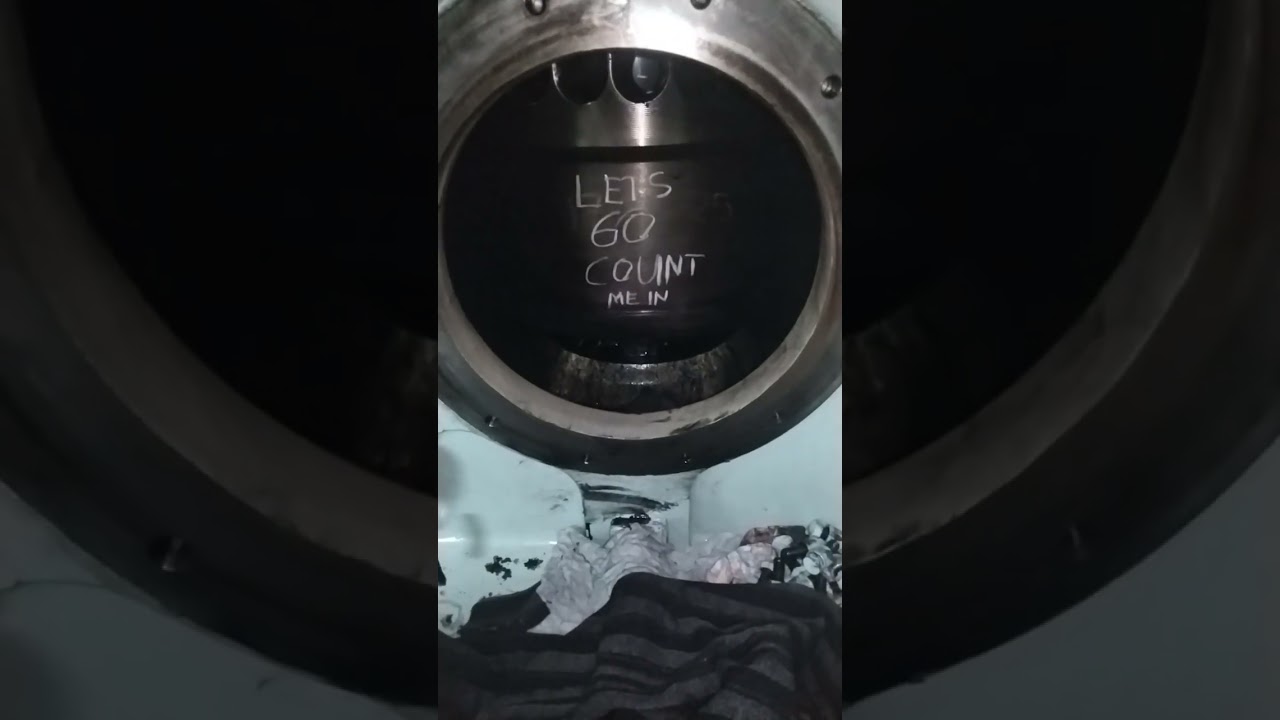 #pleasesubscribemychannel #underpiston #cleaning #scavenging #ship #engine #youtubeshorts