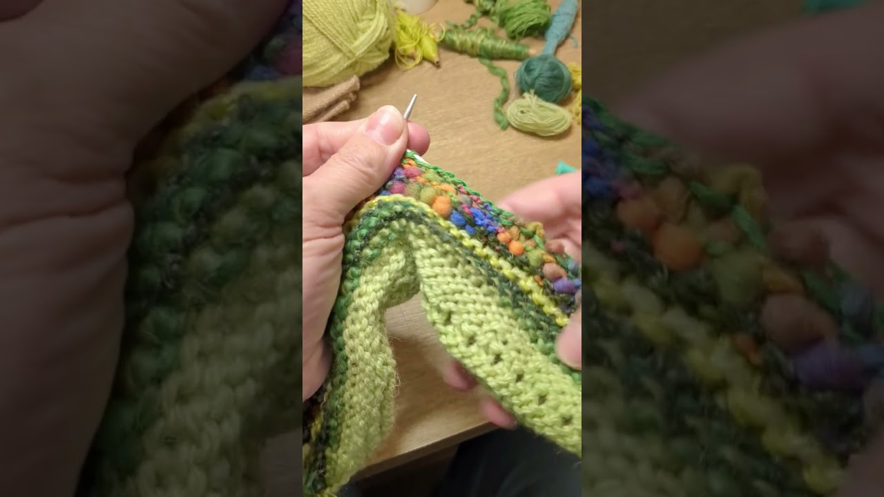 Knitting the hug in the mug