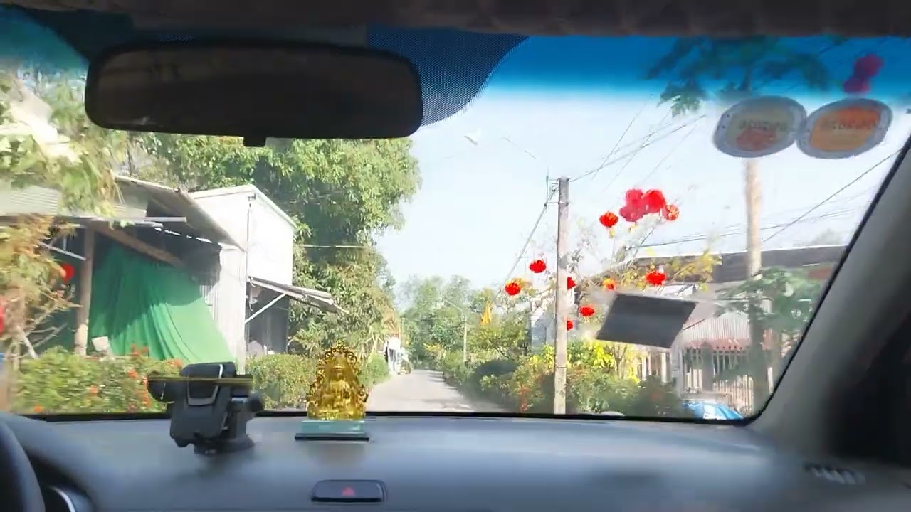 Đường về nhà Đồng Tháp. Lâu lâu mới được về quê. Không khí trong lành mát mẻ.