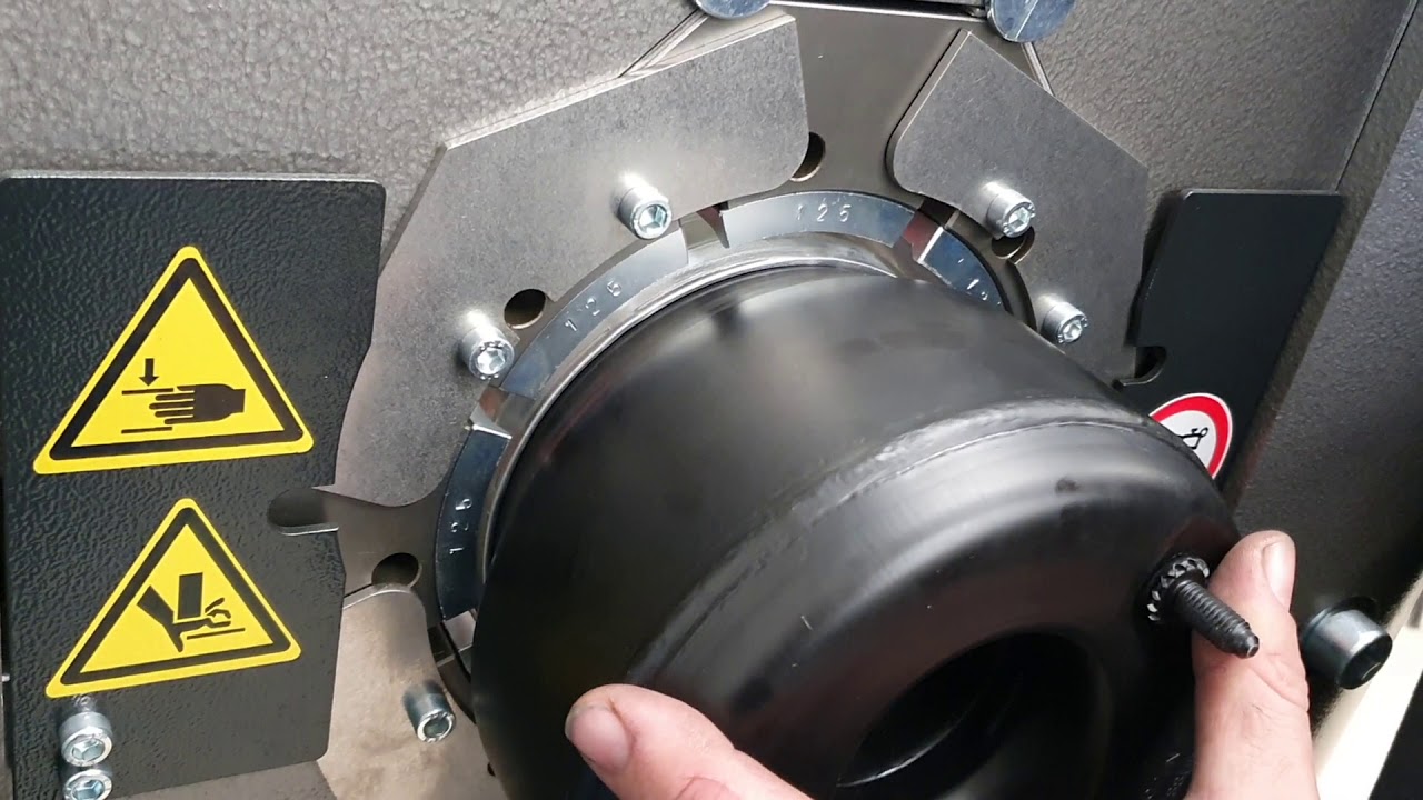 Mercedes Airspring Alucover crimping - Пресоване на нов алуминиев кожух от въздушна възглавница.