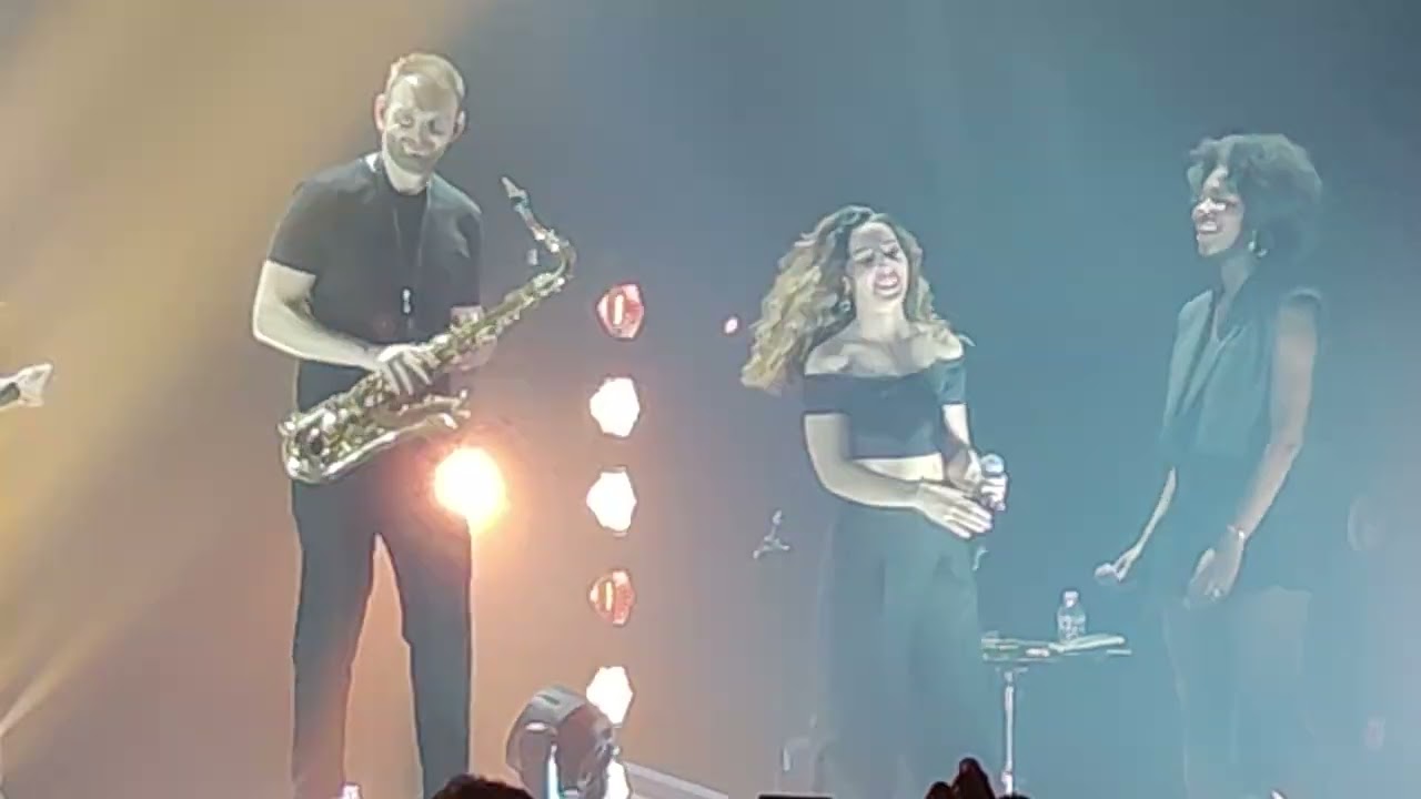 Jenifer - Et si on sortait ce soir ? (N°9 Tour - Arcadium Annecy - 24 Novembre 2023)