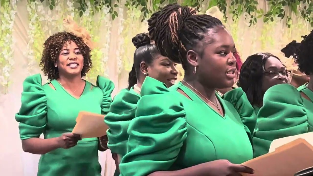 (Moyiz bese pou l retire soulye nan pyel) groupe Dames Assemblée de Dieu