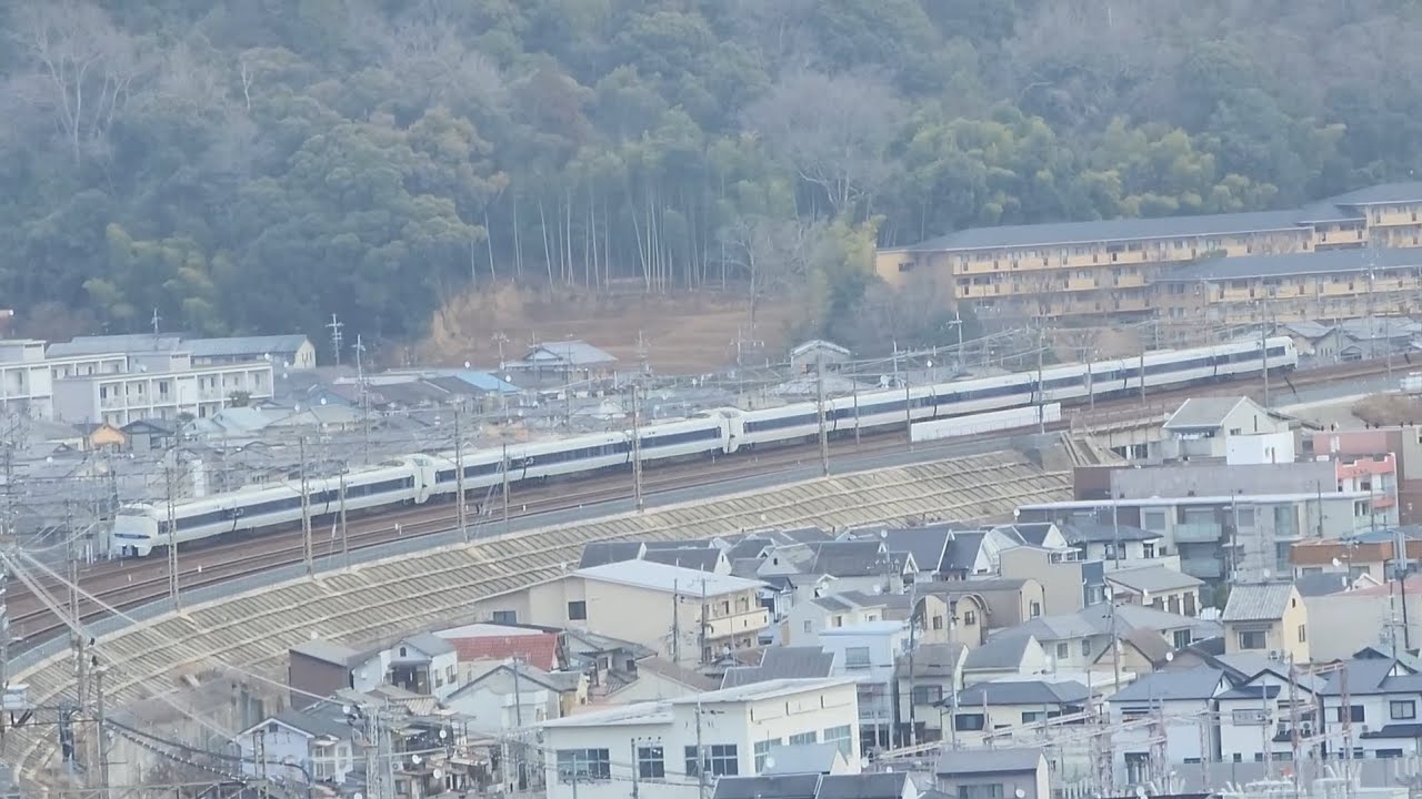 琵琶湖線 山科付近を走る683系しらさぎ色代走 特急サンダーバード13号