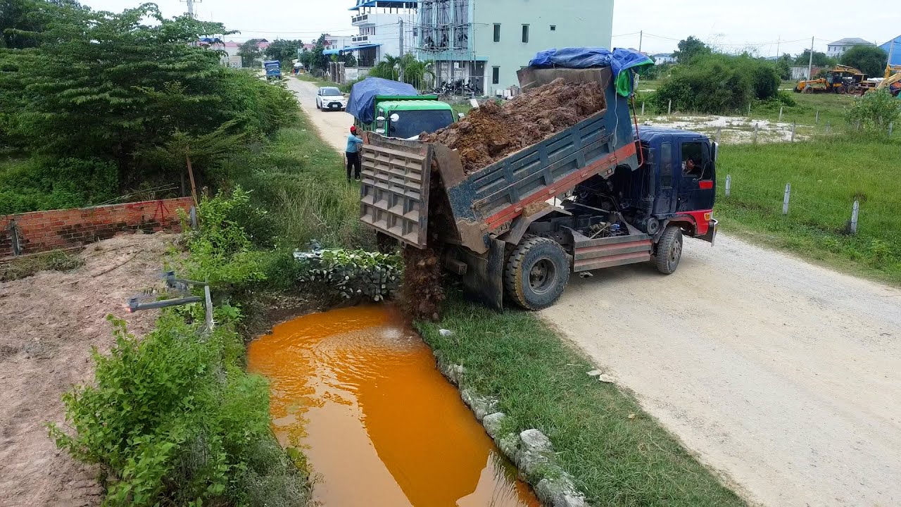 Bulldozer and Dump Truck in Action – Powerful Machines at Work!