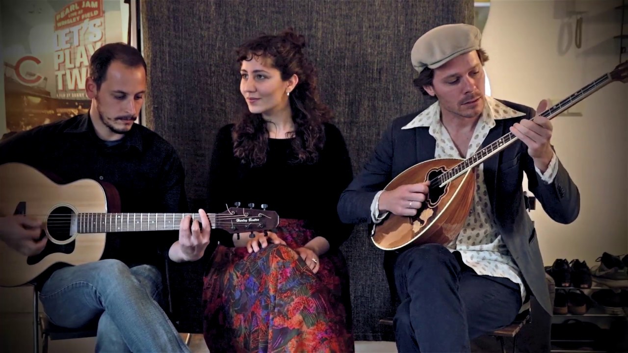Trio Harmani - Μ'έκαψες τσαχπίνα (M.Βαμβακάρης)