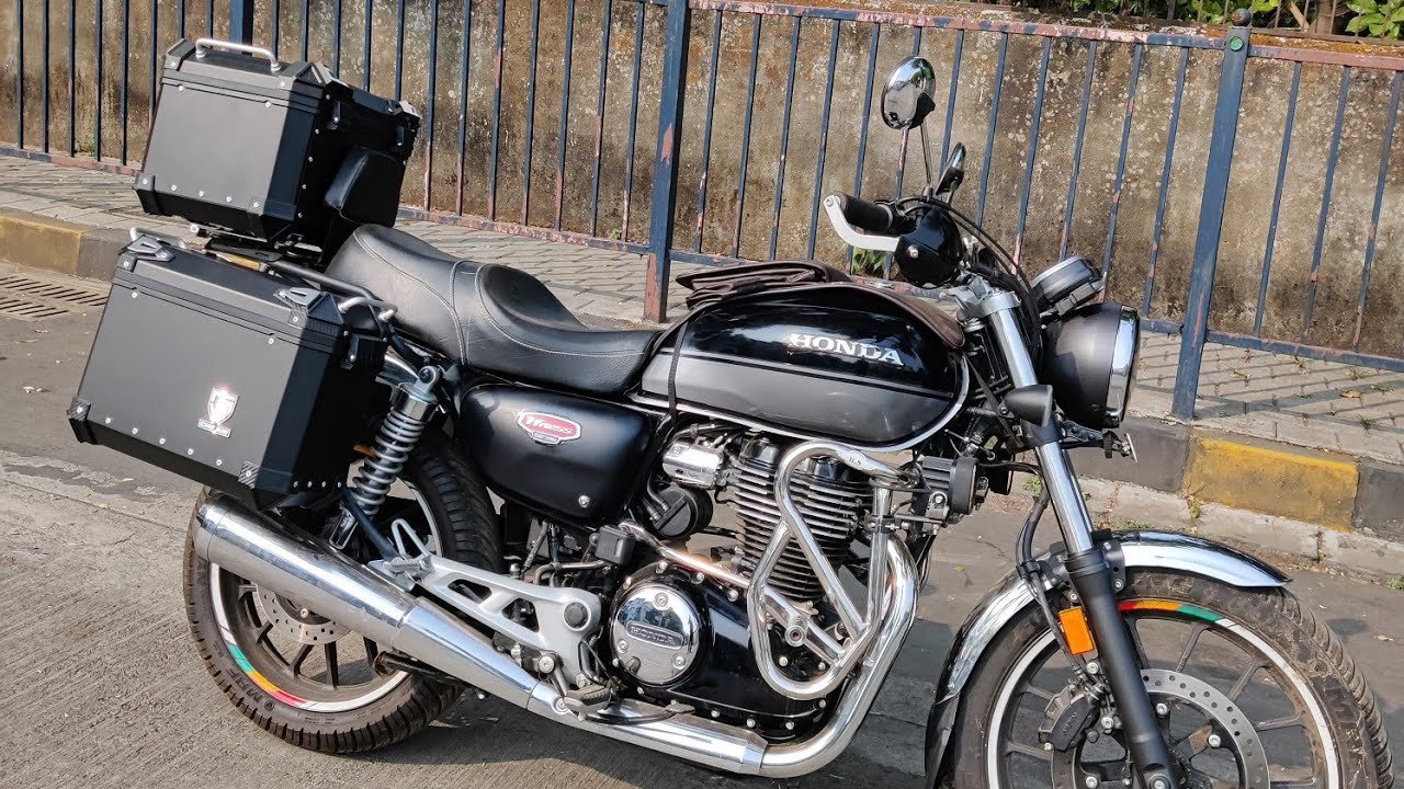 Honda Highness CB350 wit a best luggage setup for tour.