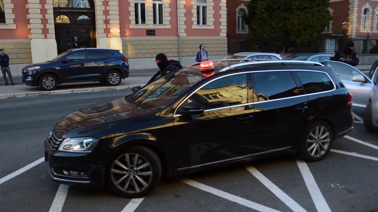 Polícia odvádza zo súdu obvinených z vraždy Jána Kuciaka a Martiny Kušnírovej