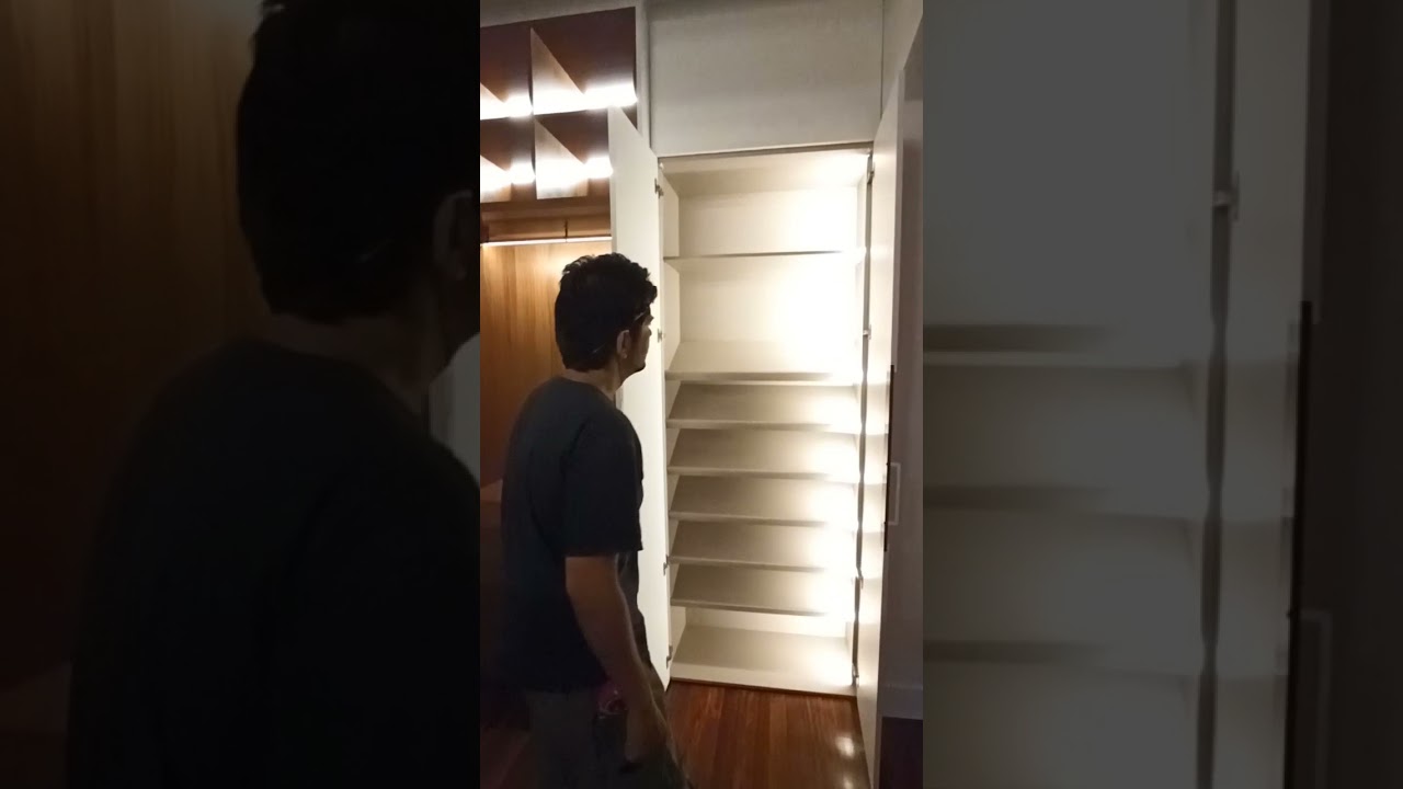 Armario Vestidor doble, puertas lacadas y central visto