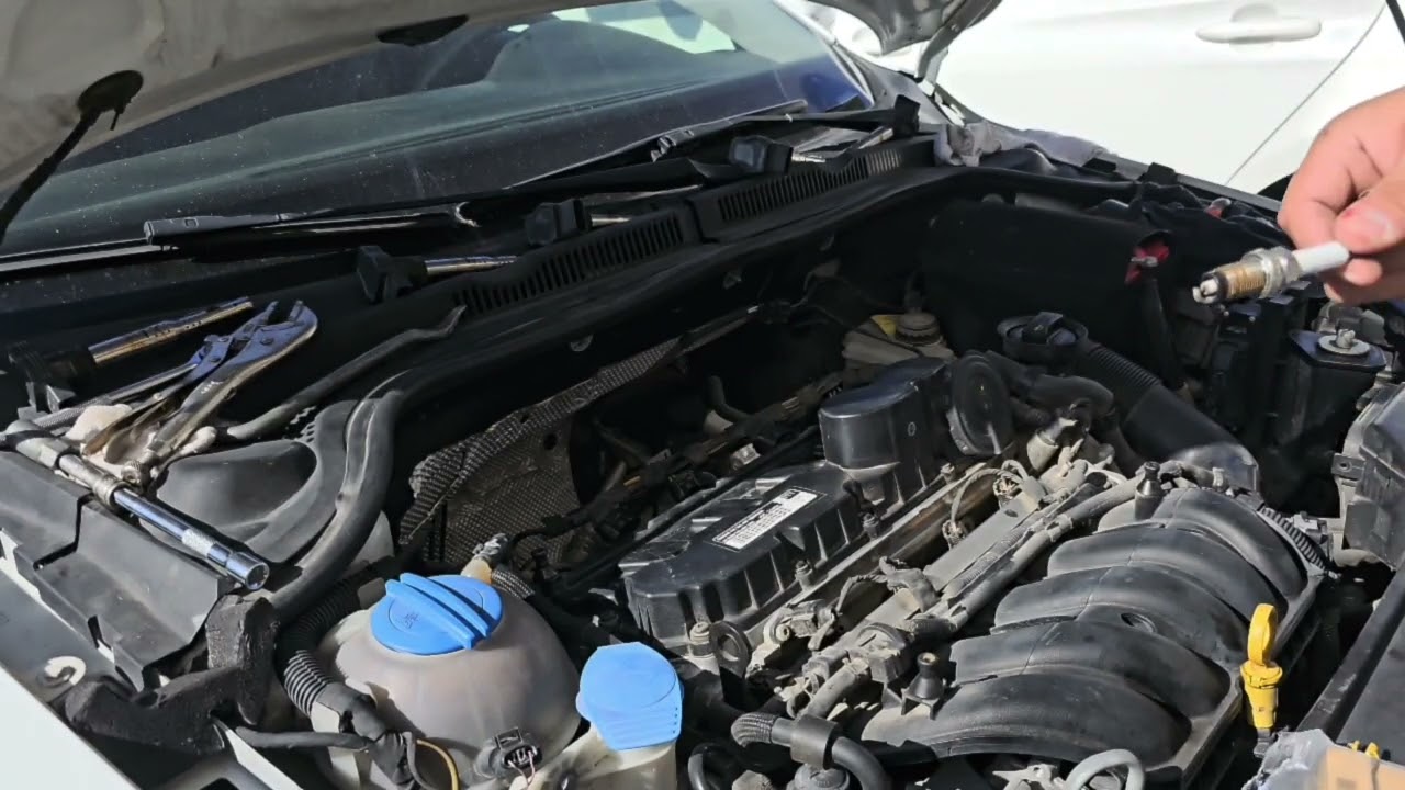Cambio de bujías y filtro de aire de VW Jetta MK6