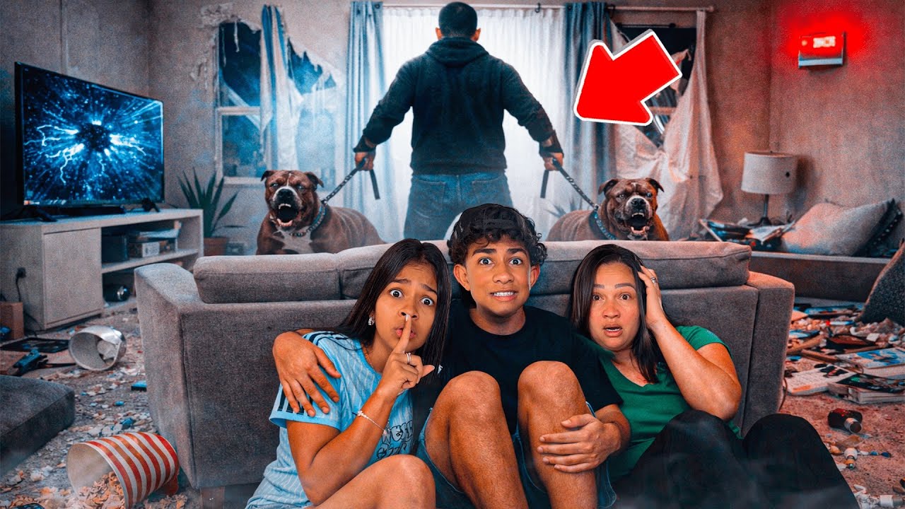 ENTRAMOS NA CASA DO VIZINHO E ENCONTRAMOS OS CACHORROS RAIVOSOS 😬 será que deu ruim?!