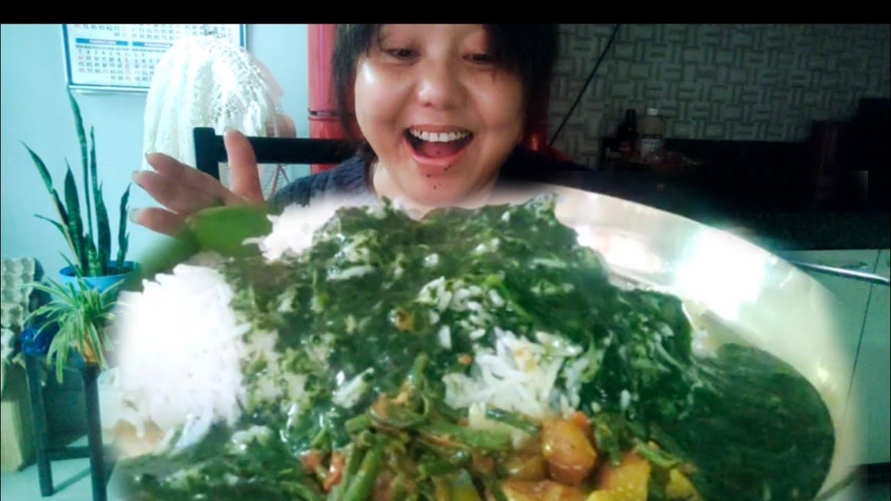 आज चाहिँ जंगली सब्जी लिएर आइपुगे खानु यस्तो 😋👌#mukbang #nepali