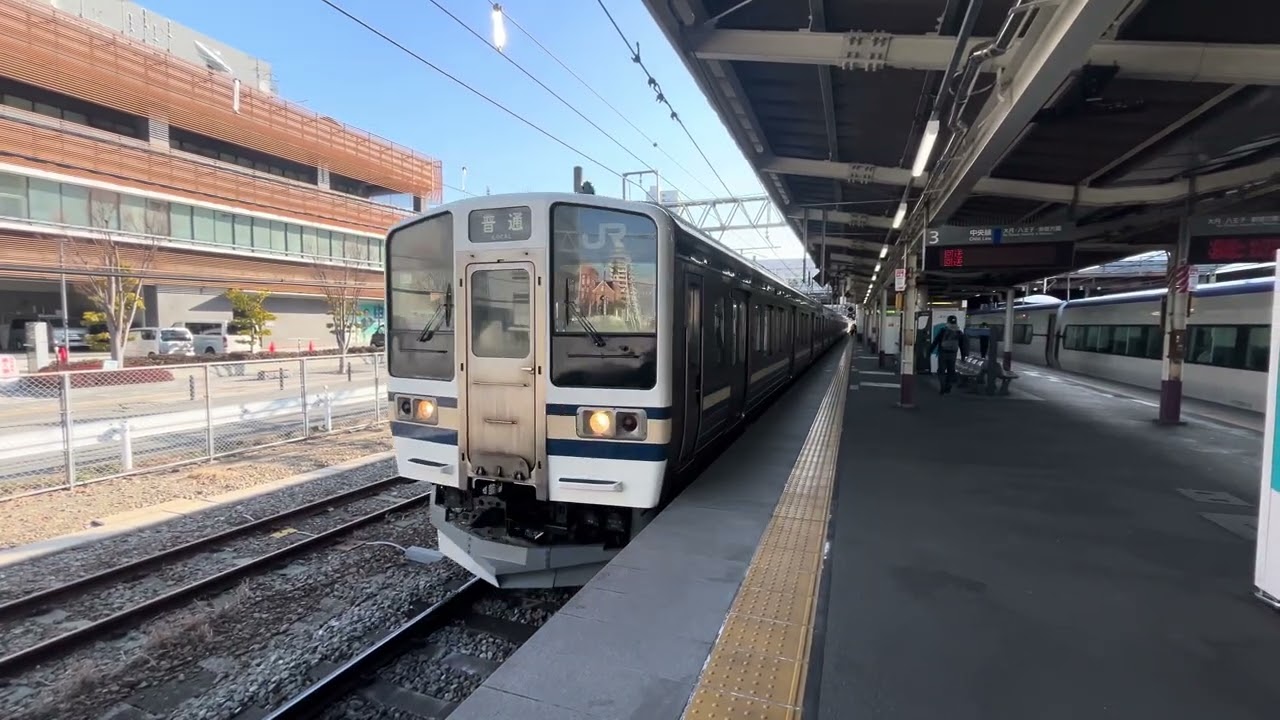 E211系2000番代(ナノ608編成)(523M)横須賀色甲府駅止まりと入線後、(337M)回送列車として甲府駅電流線へ向け出発