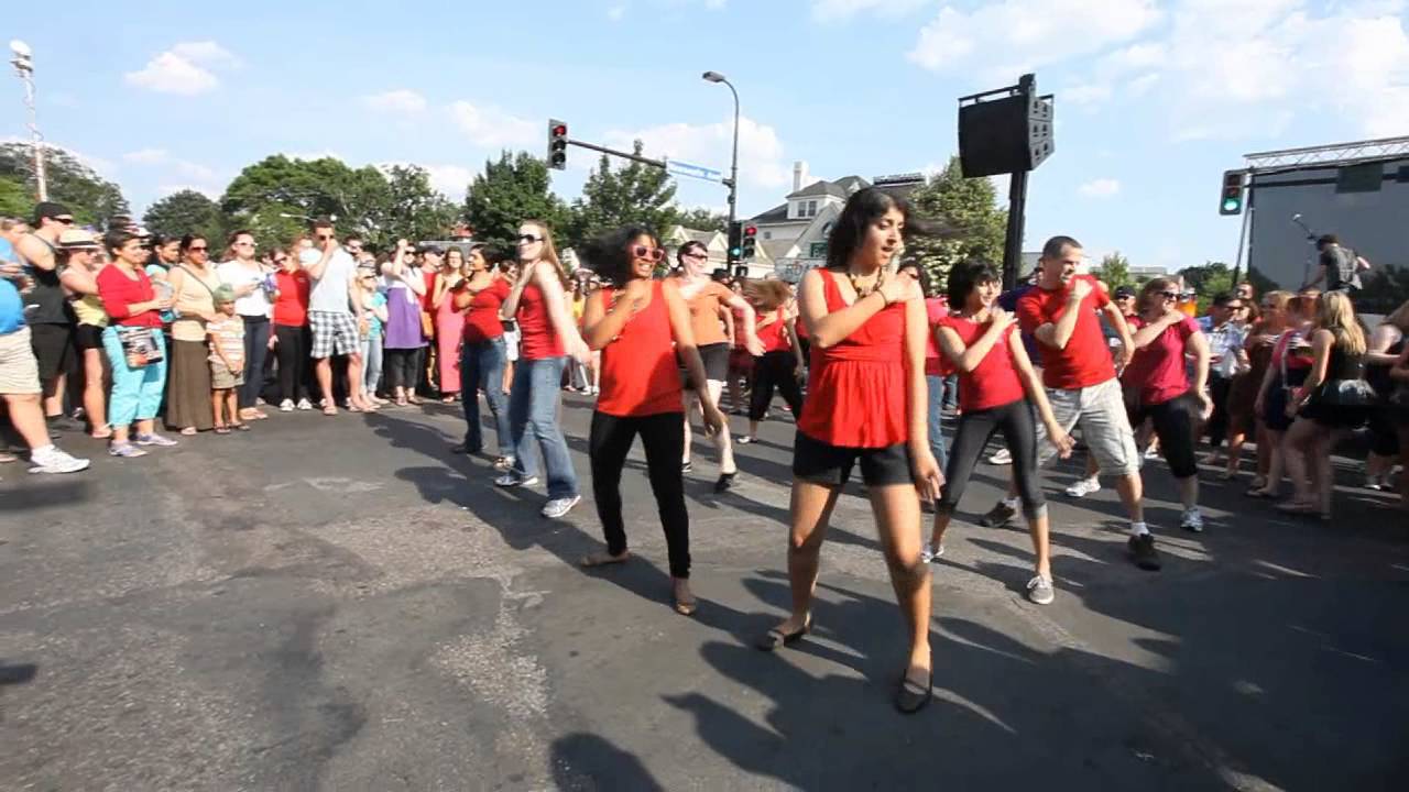 Bollywood Dance Scene - First ever Bollywood Flash Mob in Minneapolis