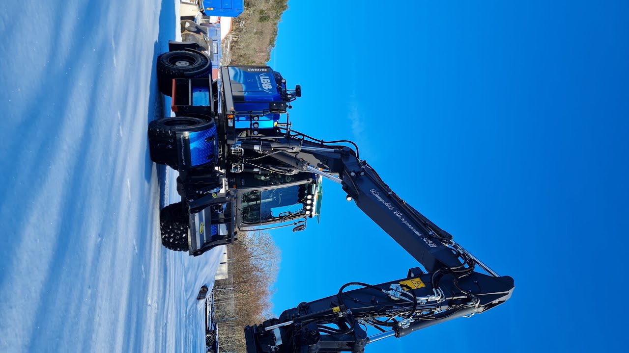 volvo ewr170e Smeker till en grusväg 3Dcontroll