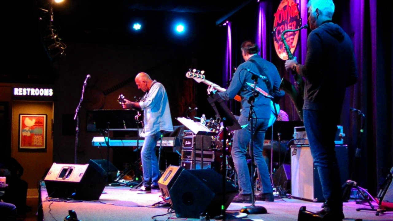Larry Carlton Oui Oui Si Beacon NY 2019