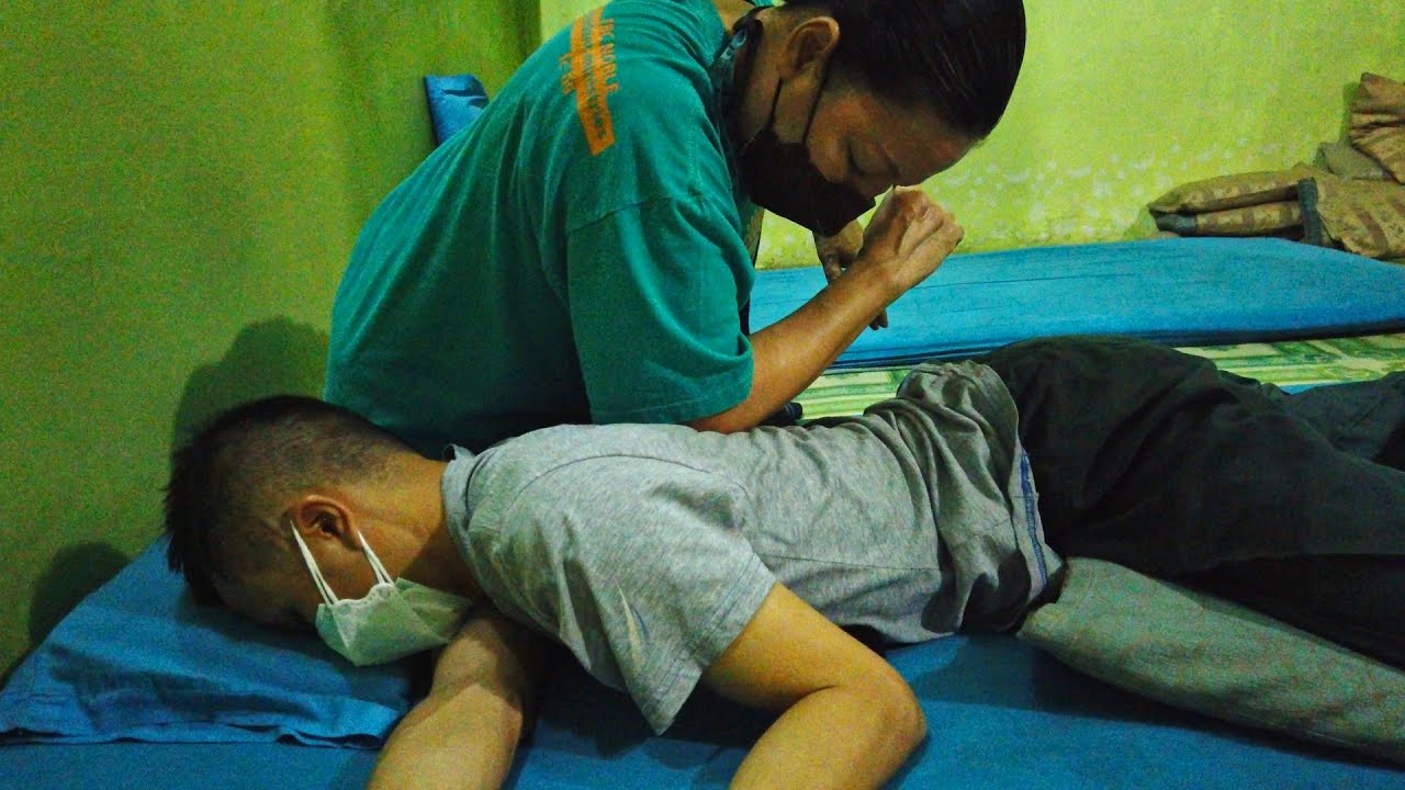 1 Hour TRADITIONAL THAI MASSAGE in an Old Massage Parlor in Bangkok (Full Treatment)