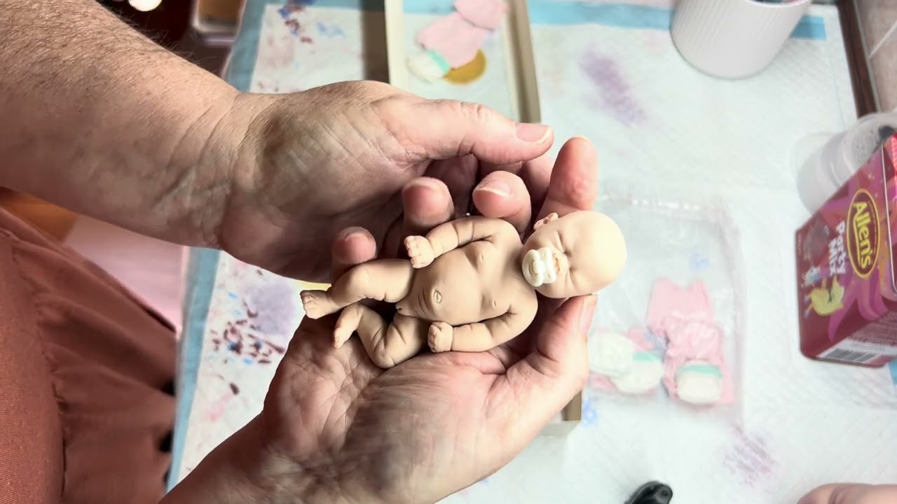 Unboxing of the most adorable mini silicone baby girls, omg sooooo cute !!!!! 