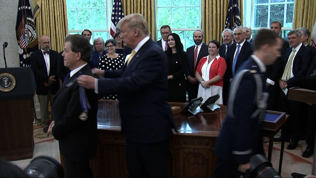Trump honors economist with Medal of Freedom
