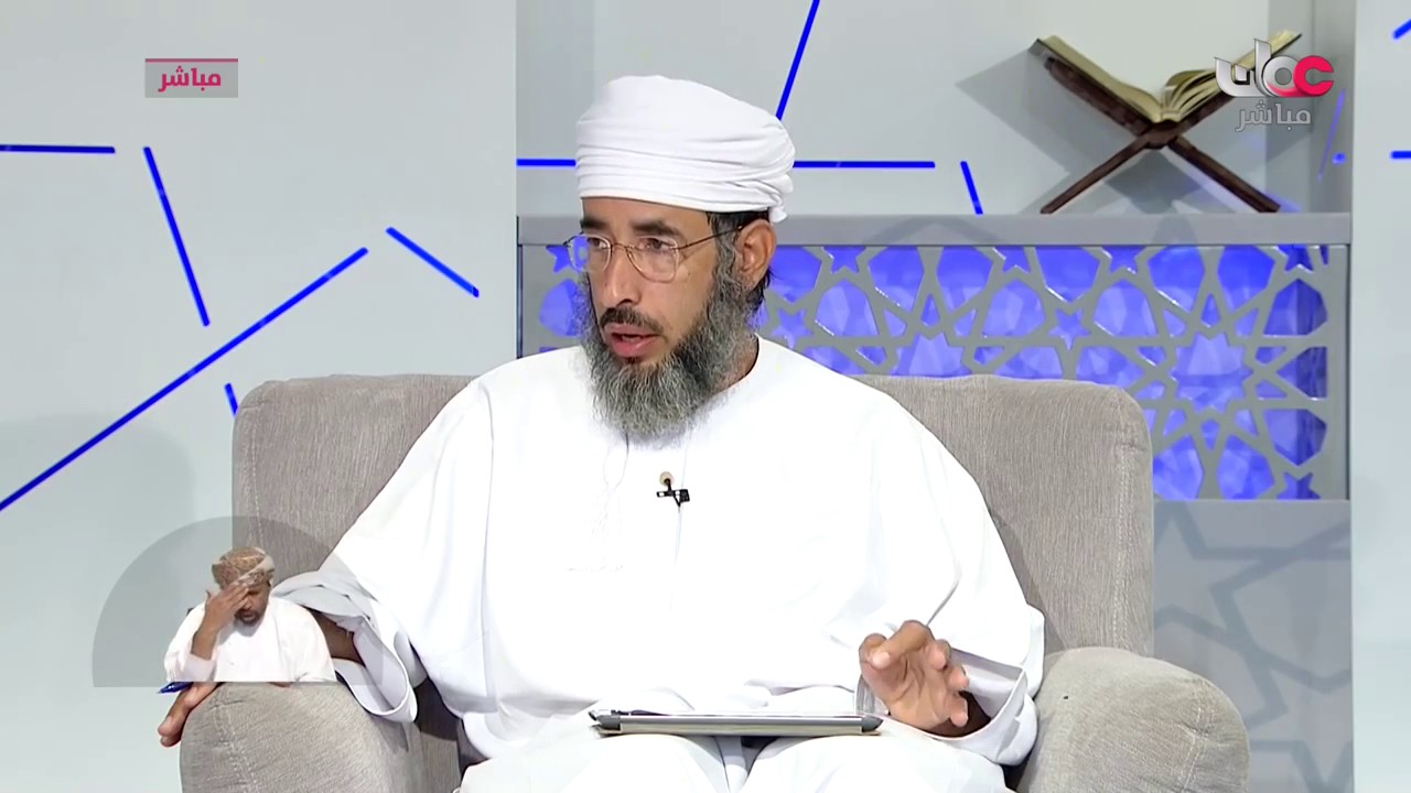 ما الفرق بين الآيتين (ما منعك ألا تسجد) و( ما منعك أن تسجد) ؟