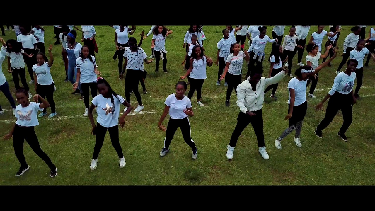 400 students dancing ! Don't believe me, just watch ! #semainedeslangues