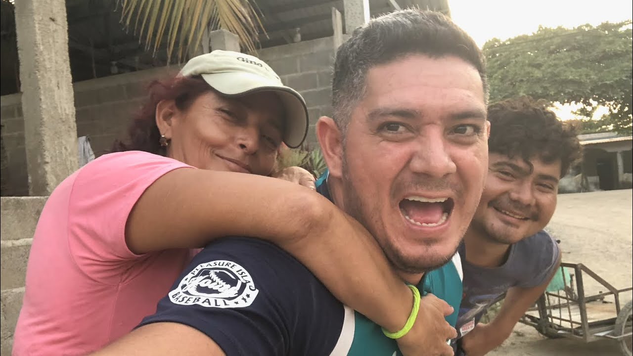 Mauda est&aacute; Enojada por que Grabe a Carmen y Maynor..😂😂