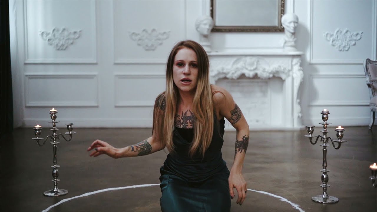 ERIN AMERIKANKA - Сердце в снегу (премьера клипа 2021) / Американка написала песню на русском языке!