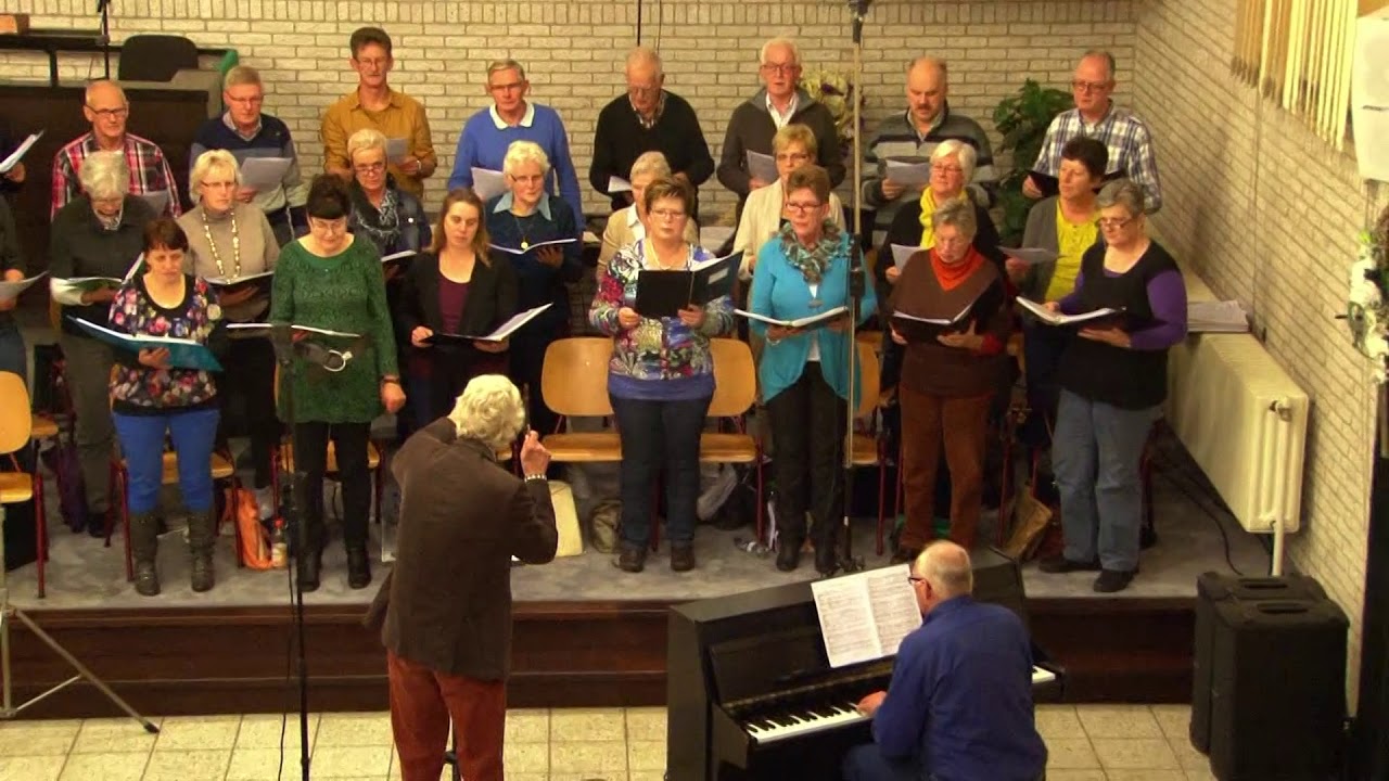 Tim van der Weide aan het werk als koordirigent in Dokkum, 7 november 2013