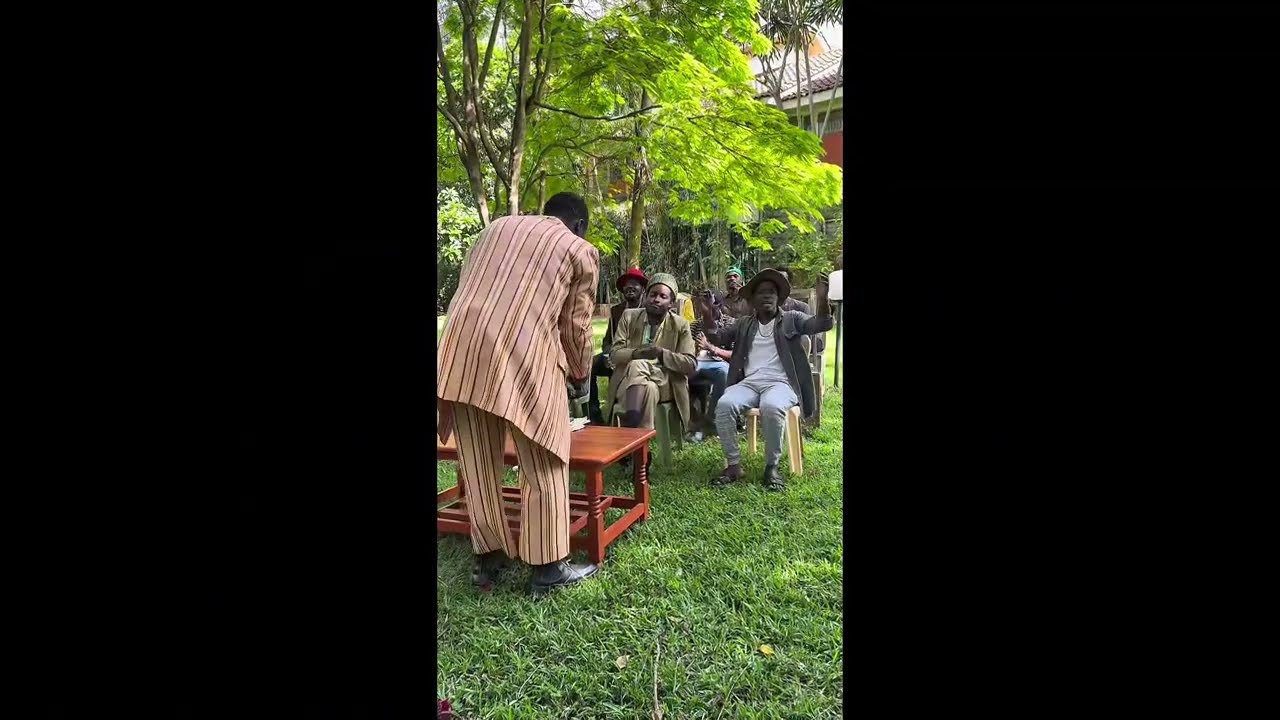 Когда ждешь вдохновения, а пастор вместо этого начинает хвастаться. 🤣
