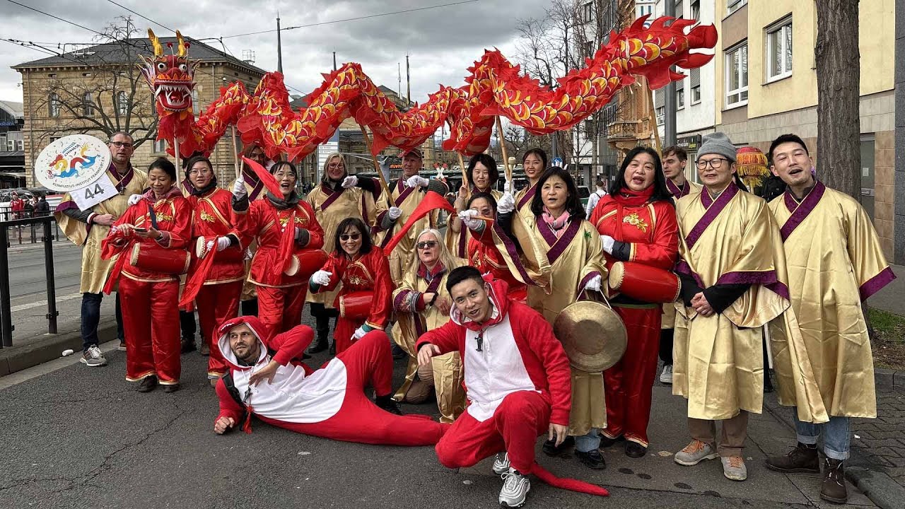 Meenzer Chinese auf dem Rosenmontagszug 2024