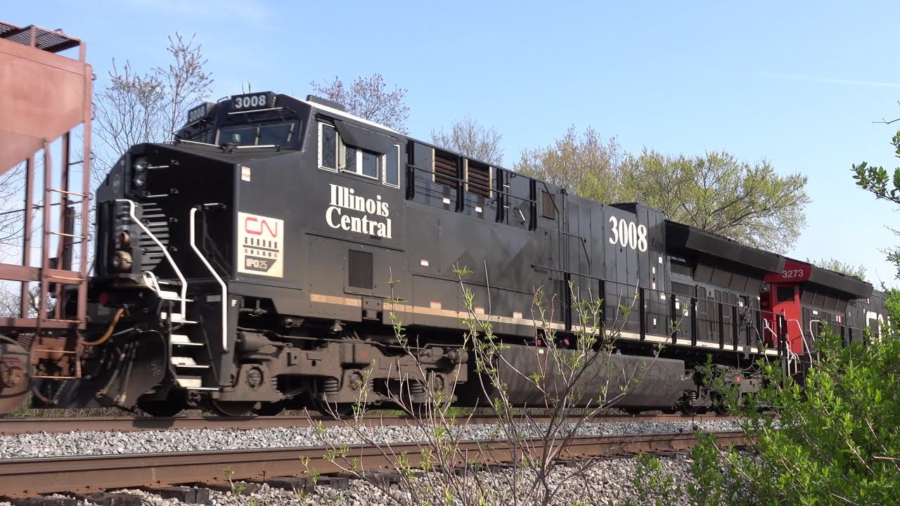 CN 3008 IC Heritage Unit Rolls Through Rugby Junction With Little Fanfare