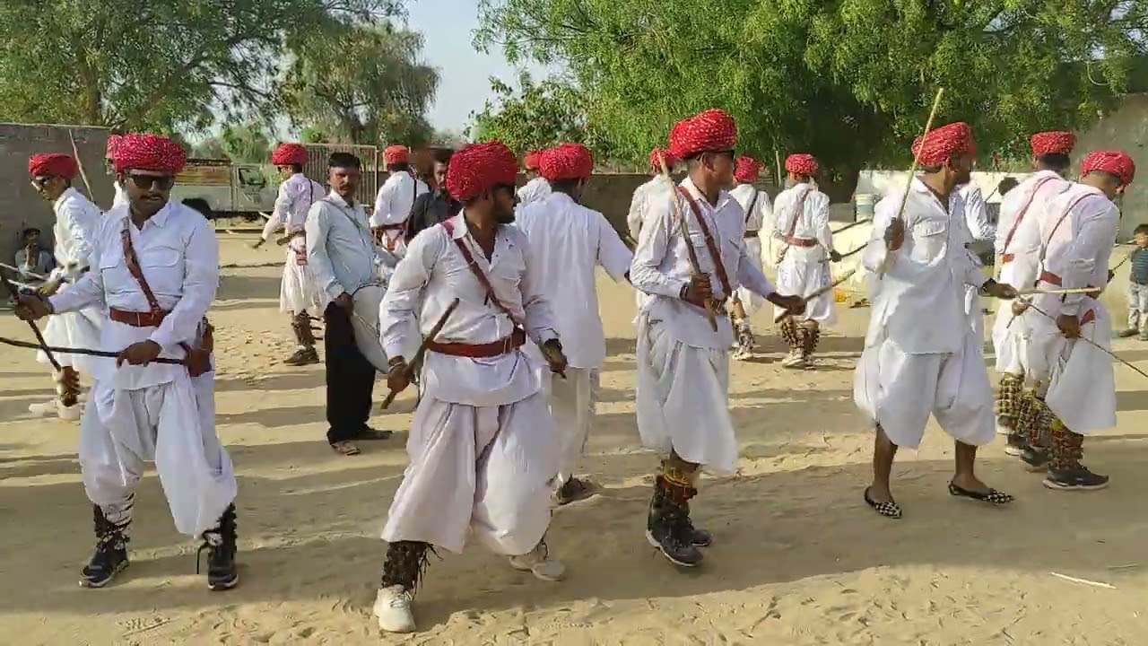 राजस्थान का एक लोकप्रिय और ऊर्जावान लोकनृत्य है,