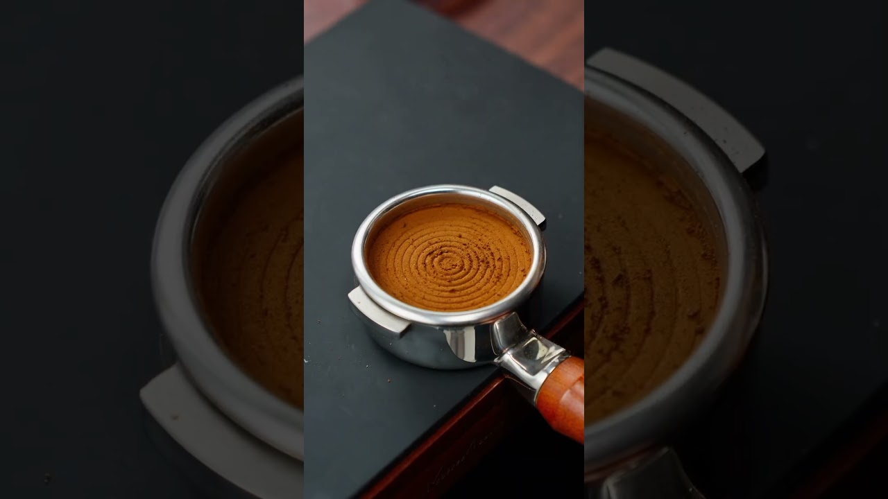 Thư giãn tuyệt đối bên ly cà phê sữa #coffee #cafe #thugian