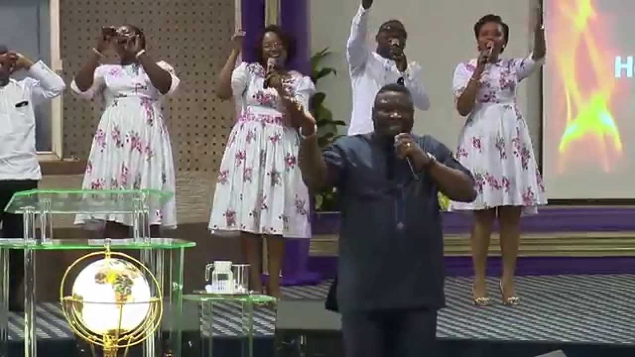 MOSES AFOLAYAN (BISHOP) PRAISE WORSHIP @ LATTER RAIN ASSEMBLY