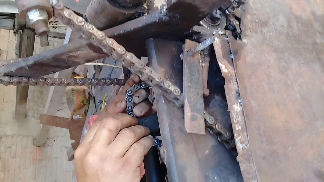 Explicando funcionamento da máquina de estribo