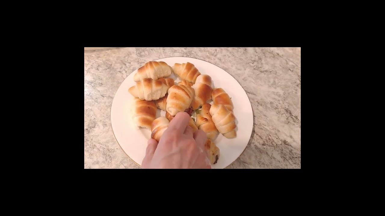 كرواسون بالشوكولاته طيب سهل وسريع للمدارس Chocolate croissant
