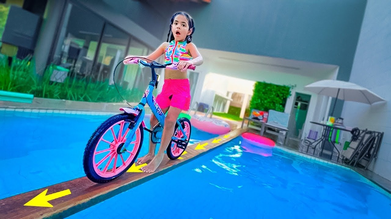 DESAFIO COM A BIKE NA PISCINA * atravessar a ponte de tabua *