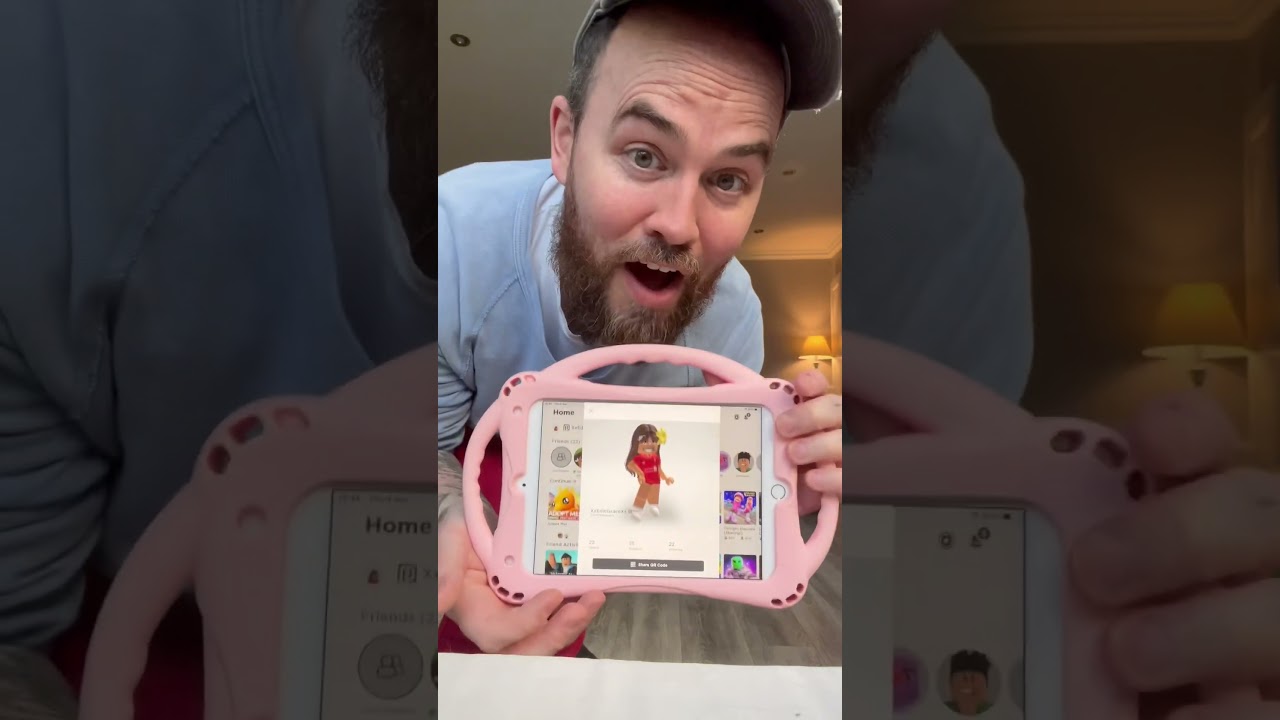 SHE NEEDS HELP!!!  #shorts #sacconejolys #roblox