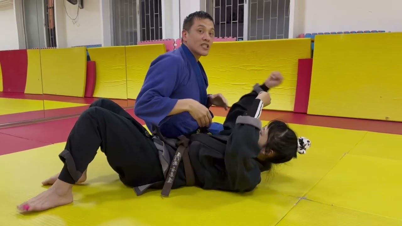 On the knees ground fighting