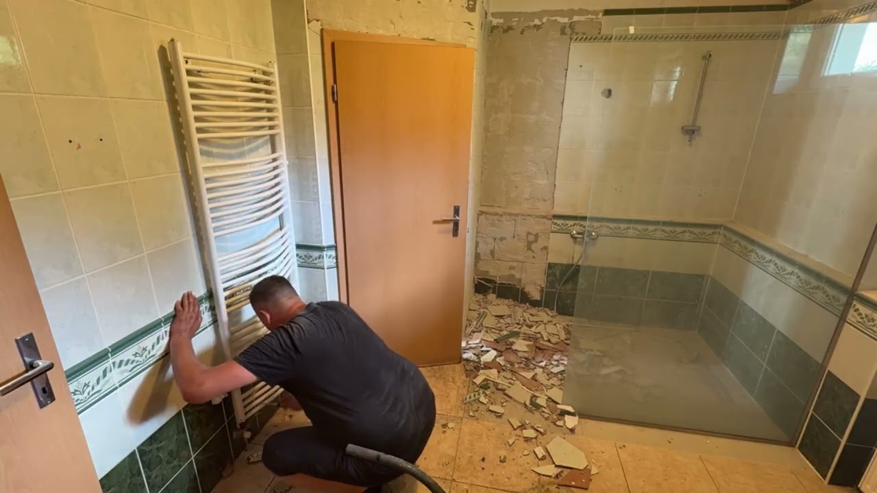 F&uuml;rdőszoba bont&aacute;s