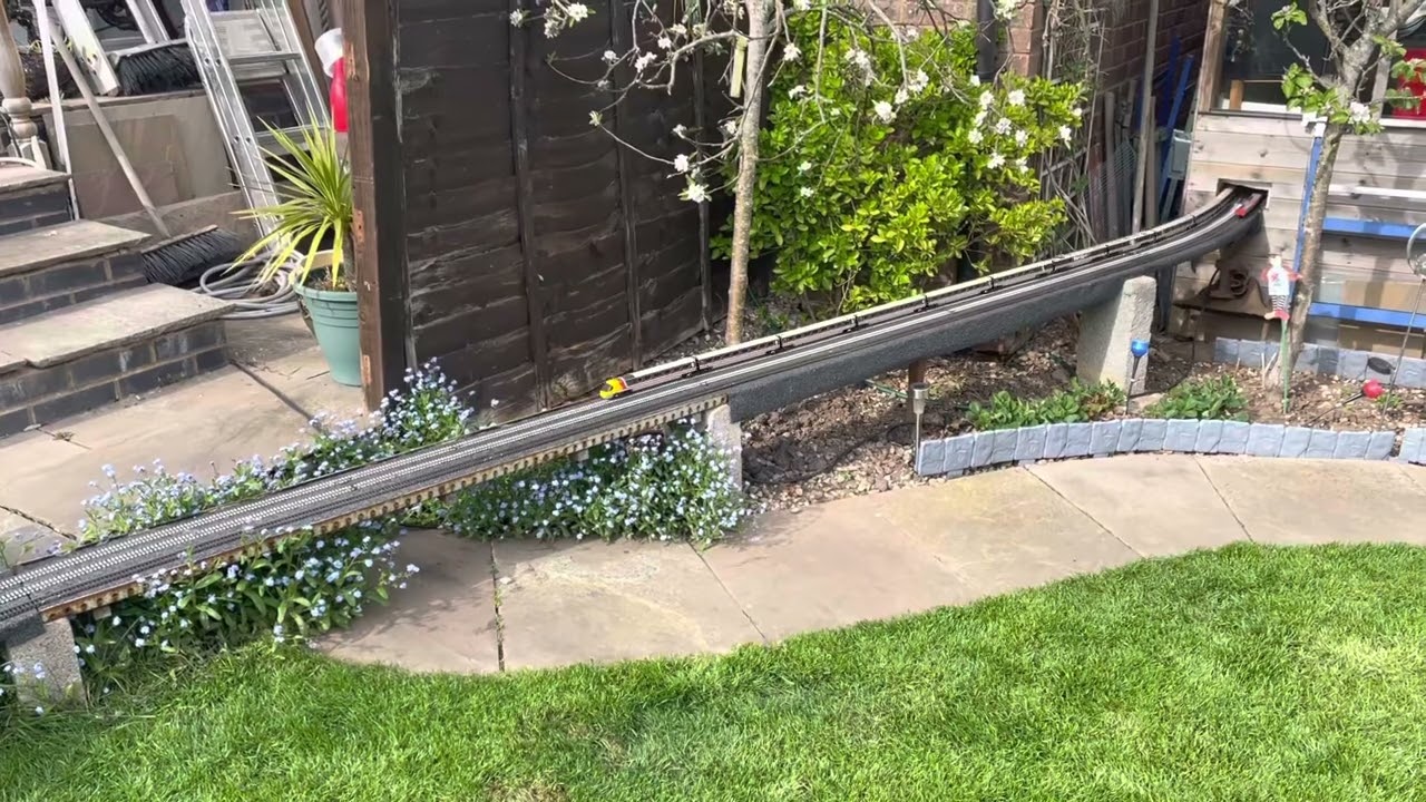 Hornby APT garden railway running