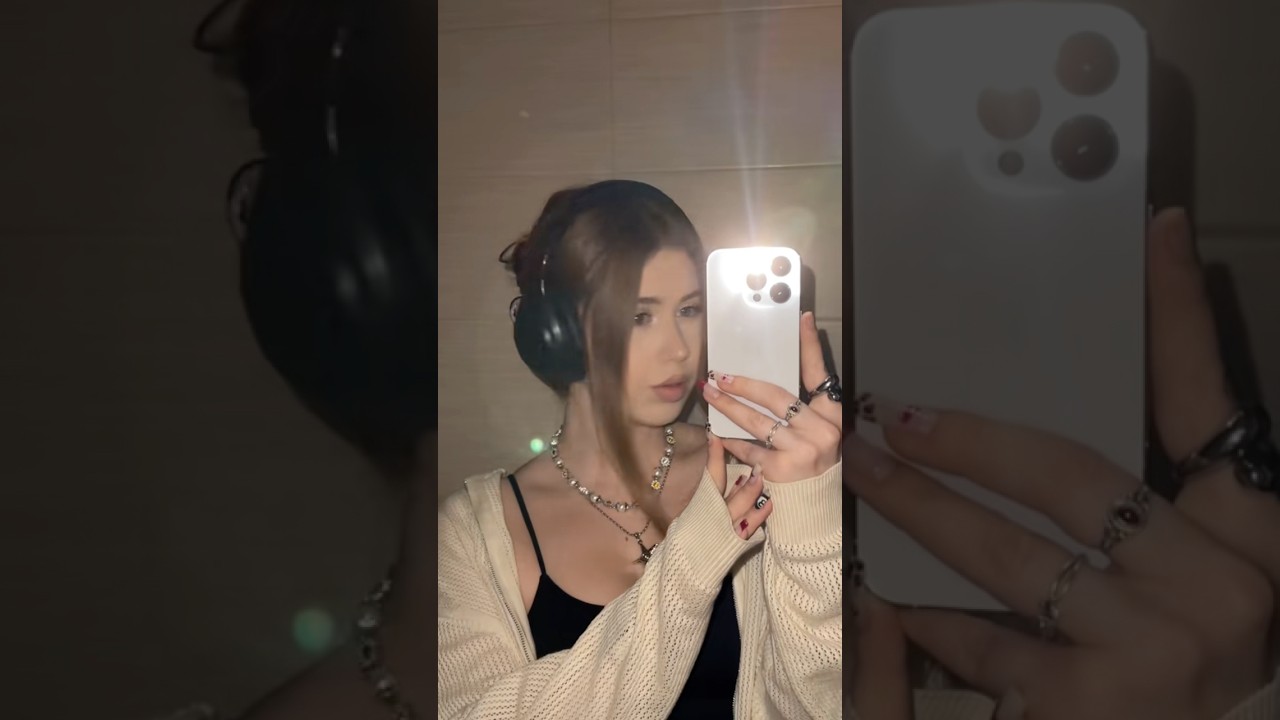 Заколка для волос &laquo;Крик&raquo; своими руками из пластиковых ложек. Блестящая и простая поделка на Хэлло...