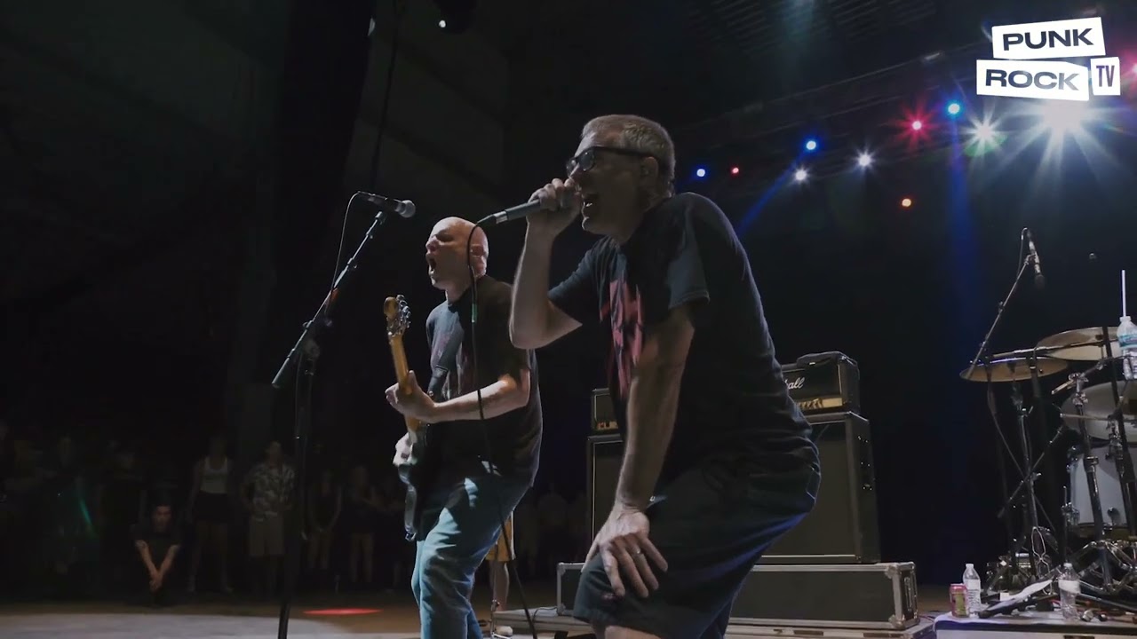 DESCENDENTS PLAYING 