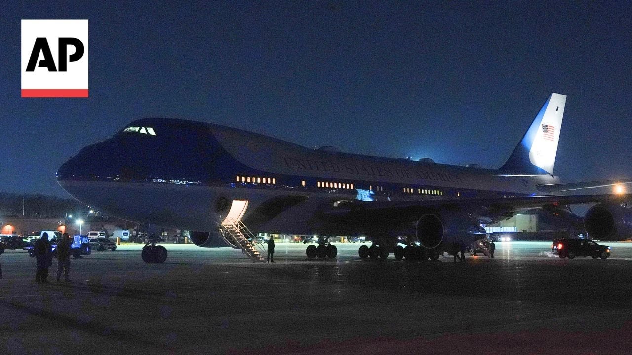 Air Force One returns to Washington area with Trump after 'minor electrical issue'