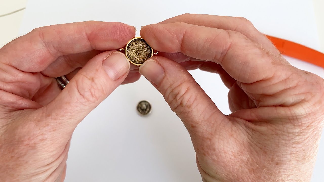 Jewelry Making Tutorial: How to Make a Focal Link with a Button and a Bezel