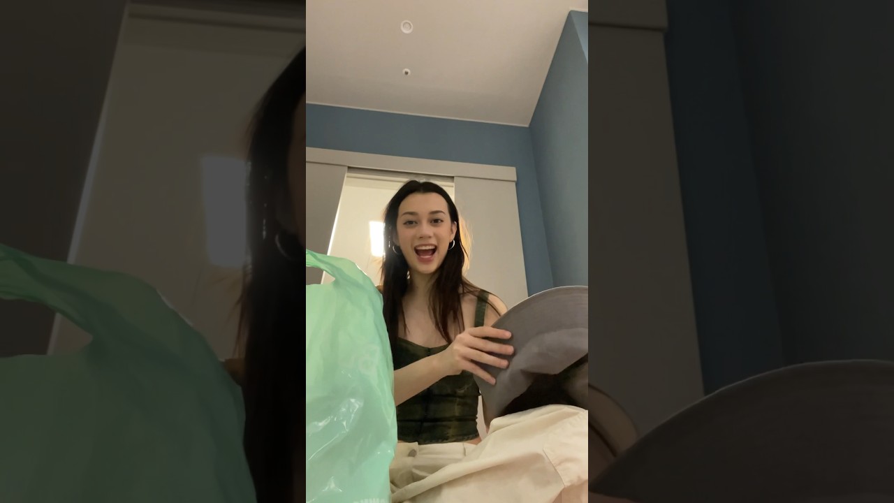 Shopping haul with Megan! 🇰🇷🛍️  #DREAMACADEMYHQ #HYBE #GEFFEN #드림아카데미